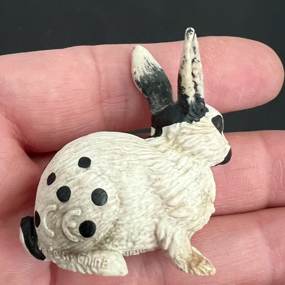 Schleich  Rabbit Bunny Black & White Sitting Figure - Picture 2 of 6